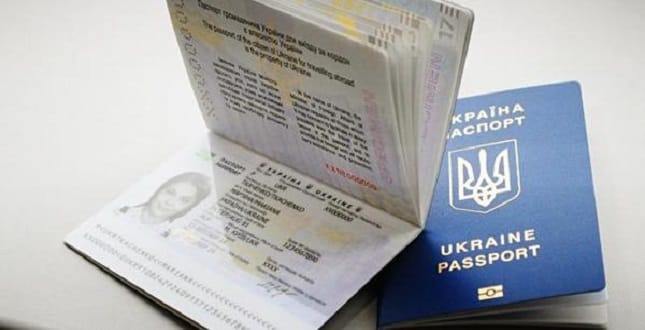 ПЛАНУЄТЕ ОФОРМИТИ ЗАКОРДОННИЙ ПАСПОРТ ДИТИНІ?